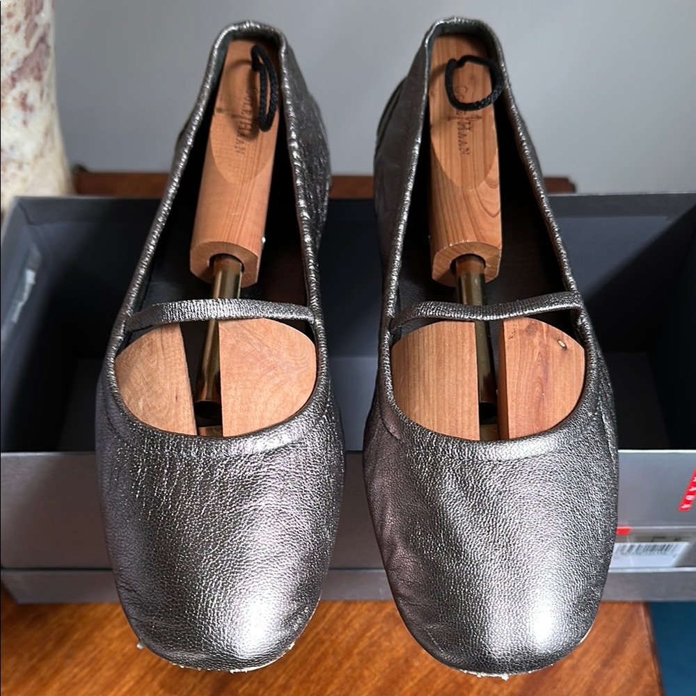 Prada Silver ballet Flat strap pewter 
Metallic Sheen calzadore Donna Capraflare